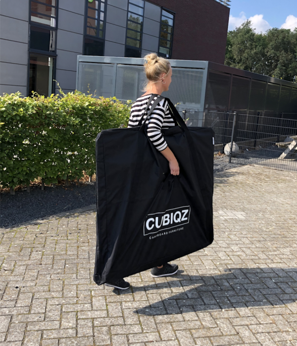 CUBIQZ CARRY BAG® De handige meeneem- en opbergtool voor je kartonnen CUBIQZ meubels!