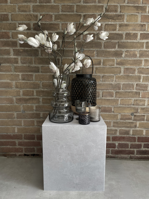 Creëer de look van een betonnen krukje, bijzettafel, kubus maar met de voordelen van karton - Cubiqz