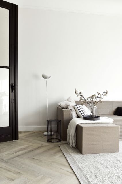 Poef van karton inclusief stoffen hoes in kleur BOBBY - Cubiqz kartonnen meubels voor Home Staging