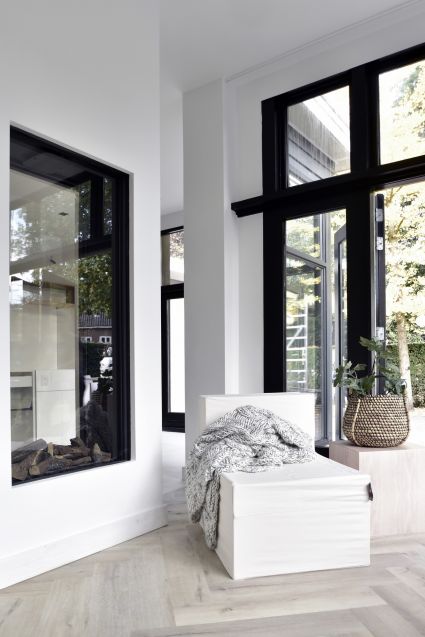 STOEL VAN KARTON INCLUSIEF STOFFEN HOES in kleur OFF-WHITE (prijs is voor 2 stuks en exclusief accessoires)