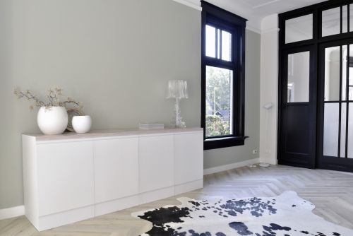 CUBIQZ DRESSOIR MET HOUTEN BLAD (Prijs excl .accessoires)