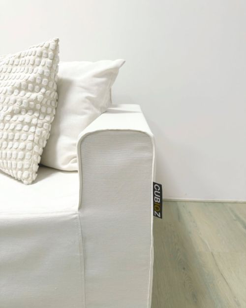 Detail van de CUBIQZ kartonnen fauteuil met afgeronde armleuning en hoes.
