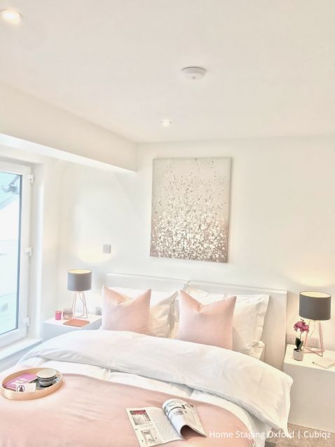 Cubiqz kartonnen tweepersoonsbed met kartonnen nachtkastjed