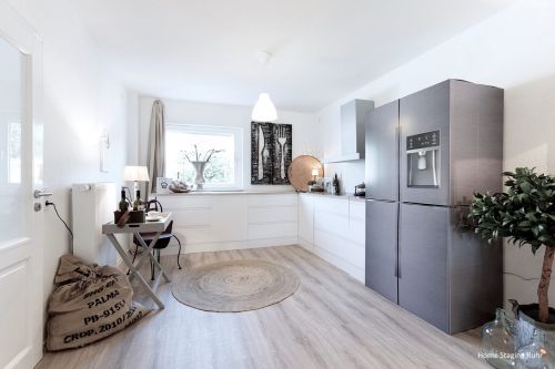 cubiqz kartonnen ijsdispenser op de Amerikaanse koelkast.