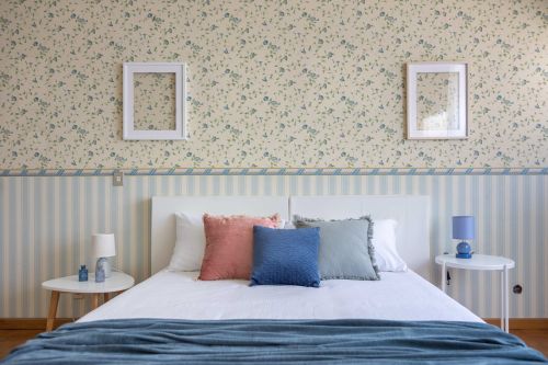 CUBIQZ kartonnen tweepersoonsbed met hoofdbord 190 × 150 cm voor homestaging