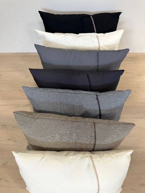 Rugkussens in dezelfde stof als je gekozen hoes voor kartonnen stoel en/of bank - Cubiqz