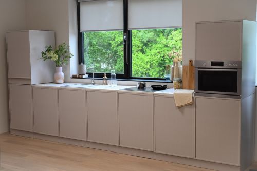 Creëer snel en eenvoudig een strakke, moderne keukenopstelling met de PURE kartonnen onderkast. - Cubiqz