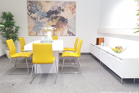 Office Staging met Cubiqz kartonnen tafel Office Staging met Cubiqz kartonnen tafel