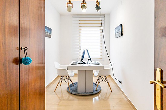 Office staging @ home met cubiqz kartonnen meubels Office staging @ home met cubiqz kartonnen meubels